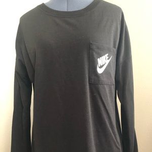 Nike women’s Long sleeve pocket t shirt